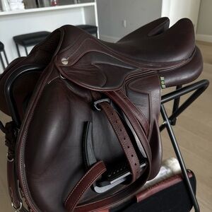 DEVOUCOUX SADDLE 💚